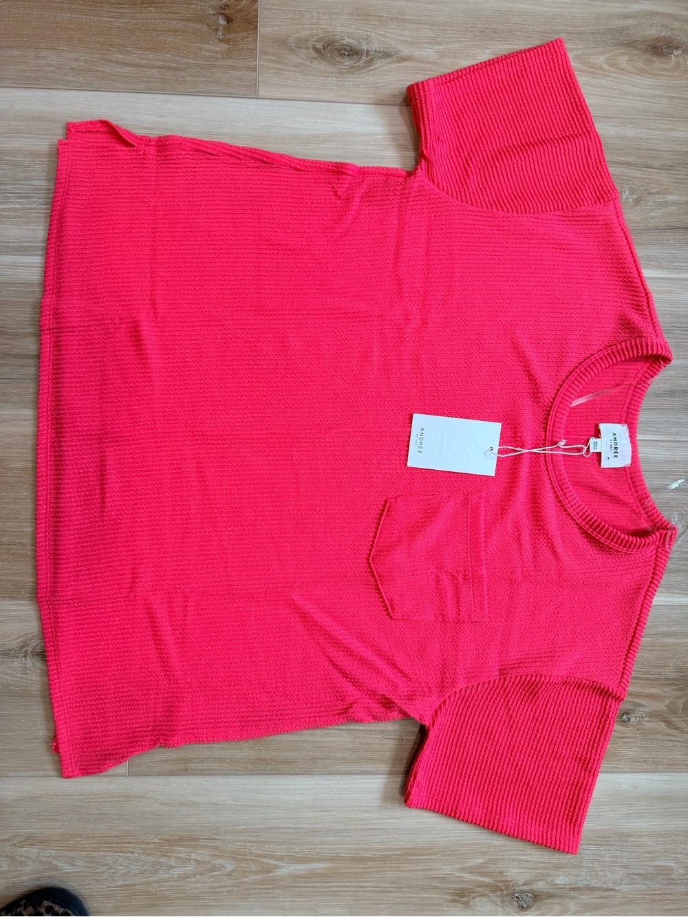 ANDRÉE BY UNIT Coral Ribbed Knit Tee with Pocket size medium